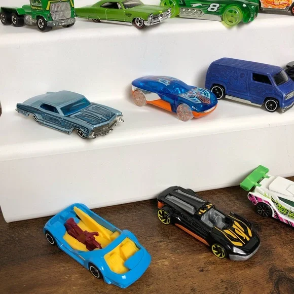 Hot Wheels Car Assortment #1 - Picture 4 of 5